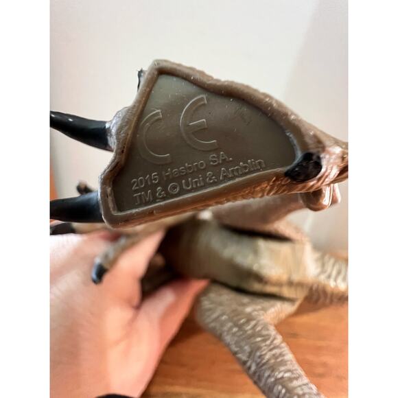 Jurassic World 2015 Toy Dinosaur Velociraptor Lot Charlie and Delta Figures - Picture 7 of 11